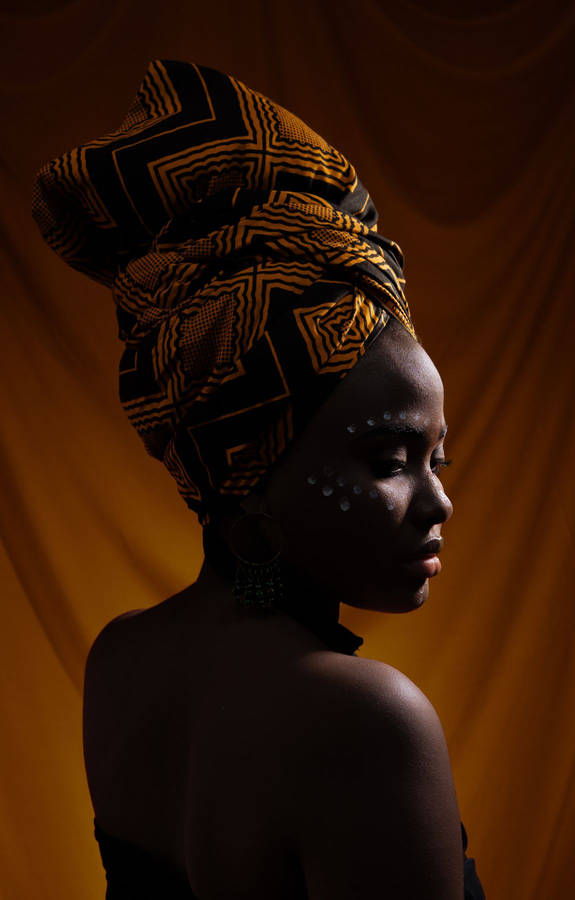 Mesmerizing African Woman Wallpaper