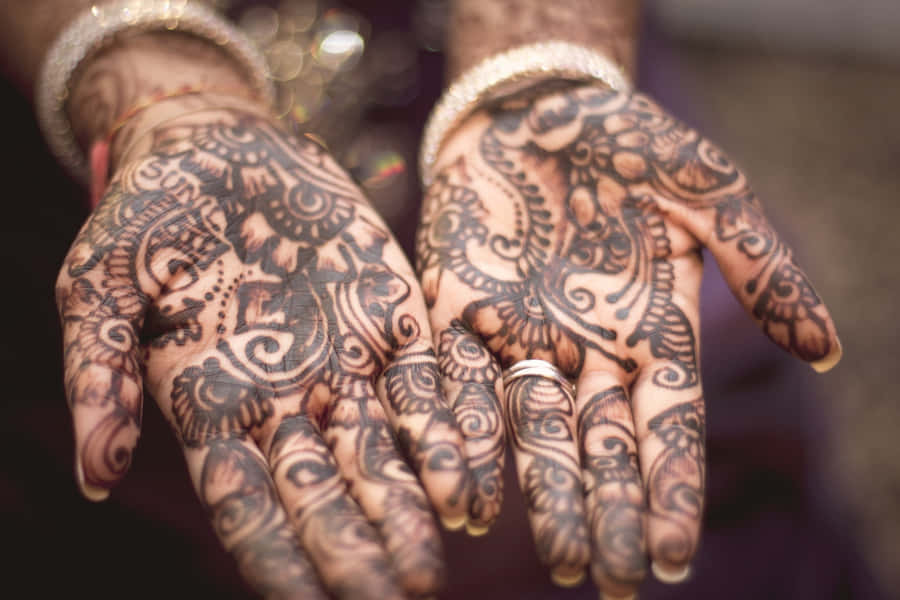 Mesmerizing Henna Art Hand Tattoo Wallpaper