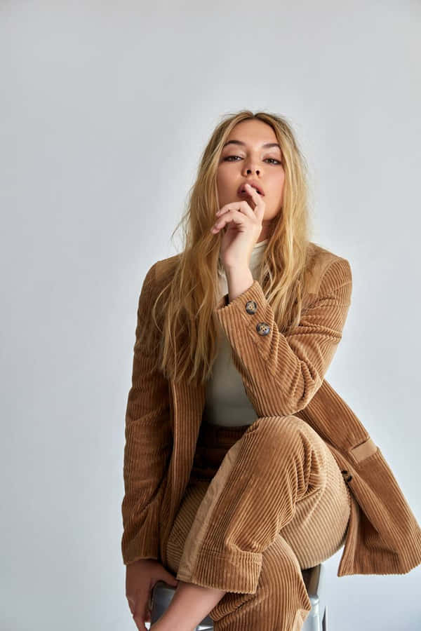 Model Madelyn Cline Wallpaper