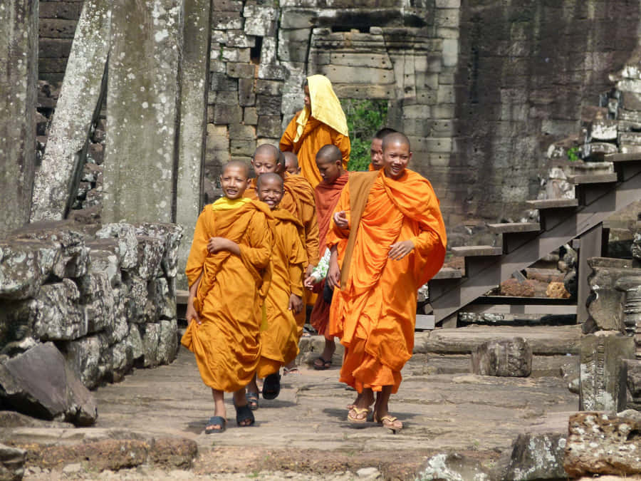 Monks Strolling In The Historical Site Of Angkor Thom Wallpaper