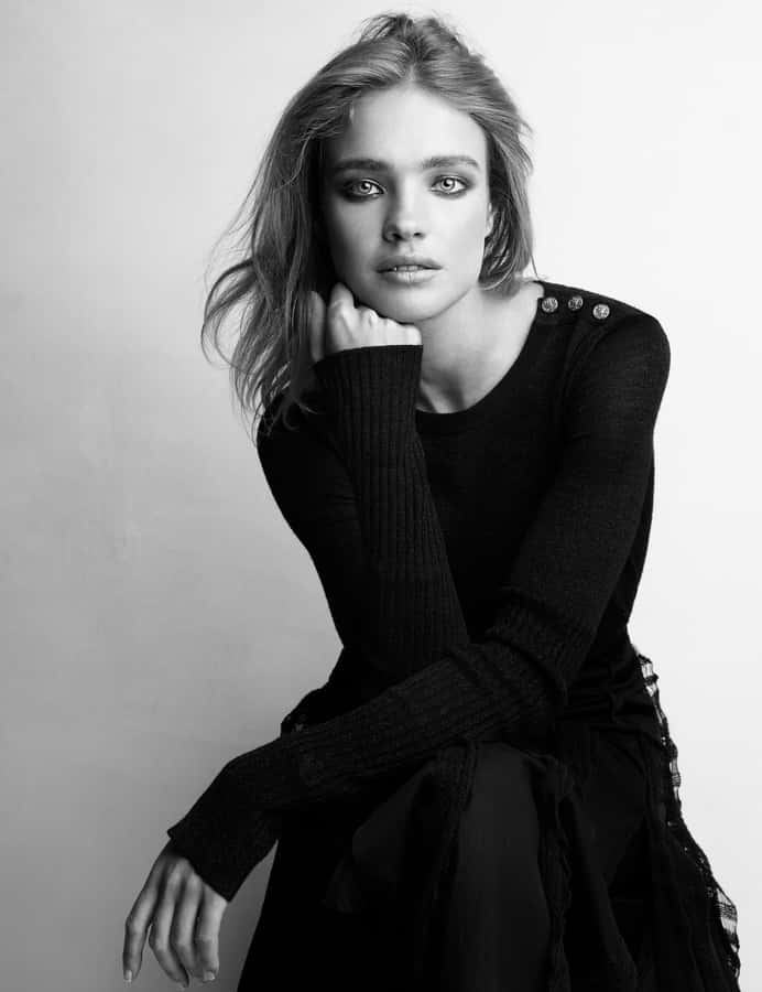 Natalia Vodianova Strikes A Pose In Elegant Dress Wallpaper