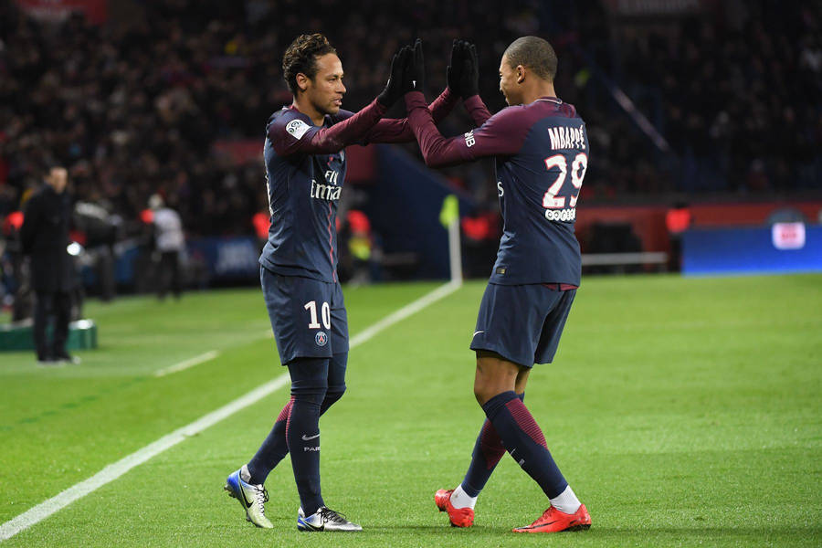 Neymar And Kylian Mbappe 4k Double High Fives Wallpaper