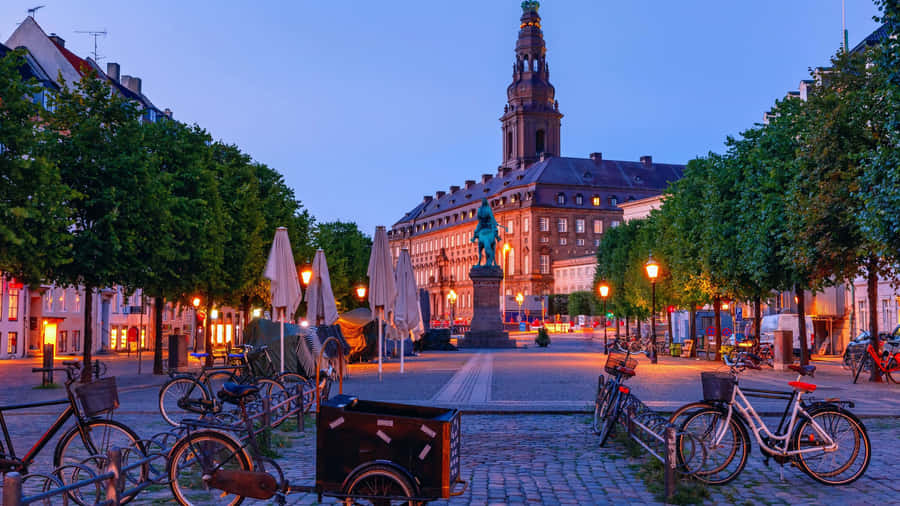 Night Scene In Amalienborg Palace Wallpaper
