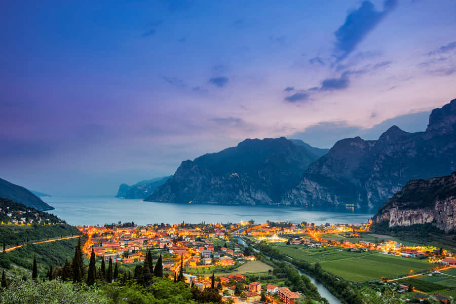 Night Time In Lago Di Garda Wallpaper