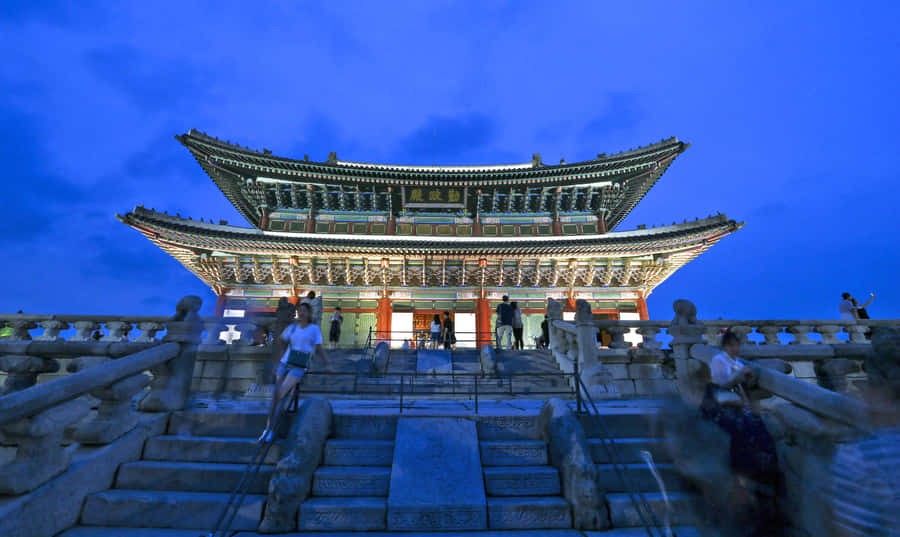 Night Tourists At Gyeongbokgung Palace Wallpaper