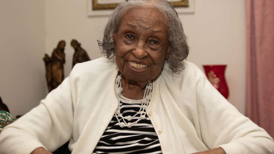 Older Black Woman Ruby Mae Kornegay Wallpaper