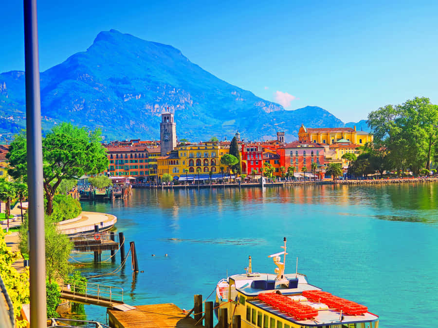 Overlooking Of Lago Di Garda Wallpaper
