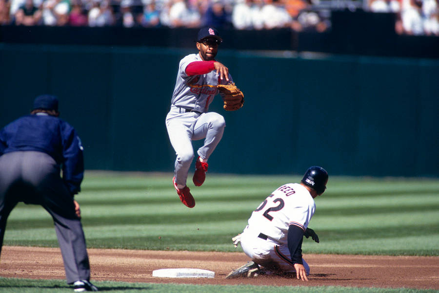 Ozzie Smith Playing Baseball Wallpaper