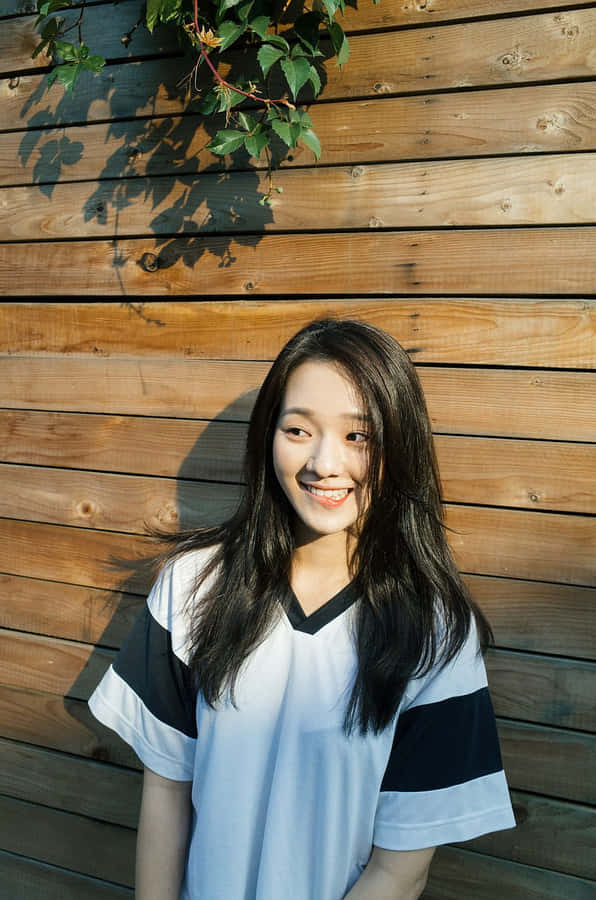 Park Gyu Young Strikes A Pose Wallpaper