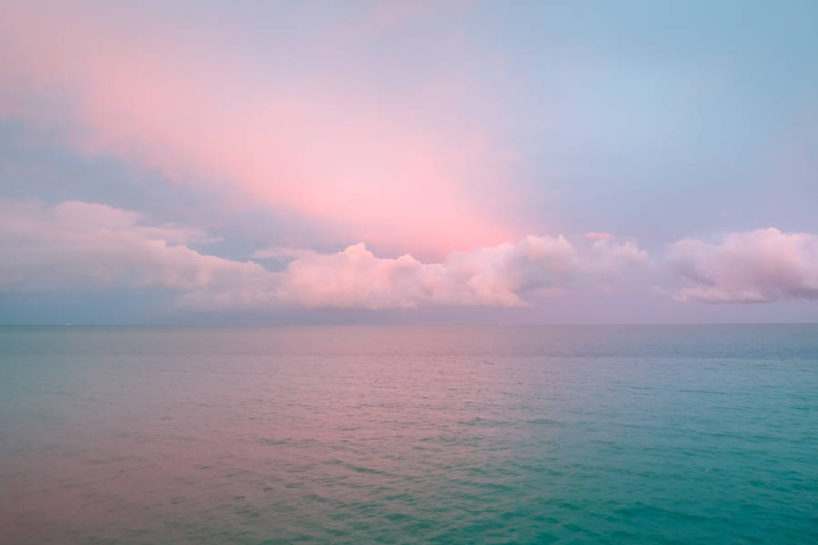 Pastel Hue Ocean Wallpaper