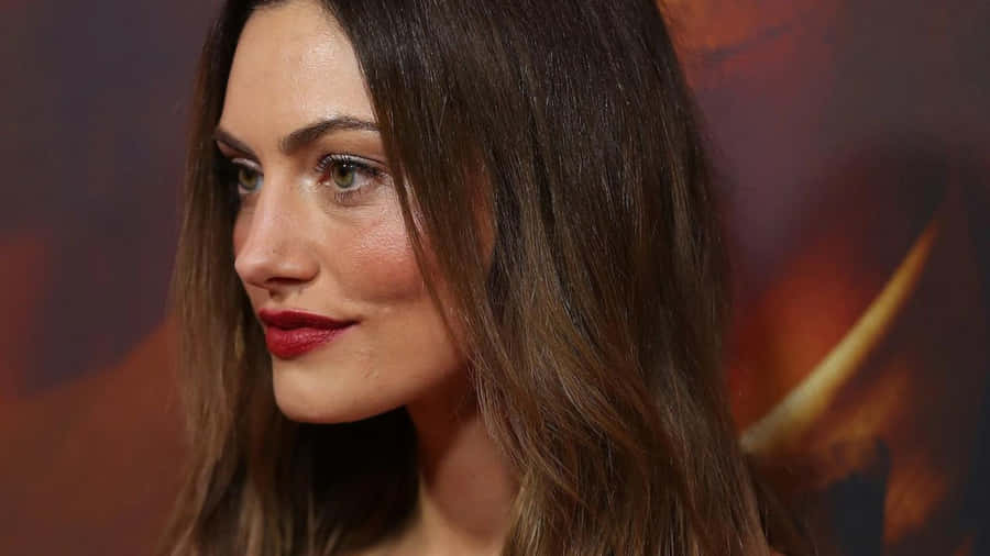 Phoebe Tonkin Profile Red Lipstick Wallpaper