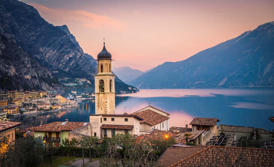 Picturesque Town View At Lago Di Garda Wallpaper