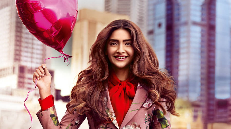 Playful Sonam Kapoor Wallpaper