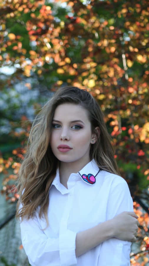 Pretty Teen Chic Girl Wallpaper