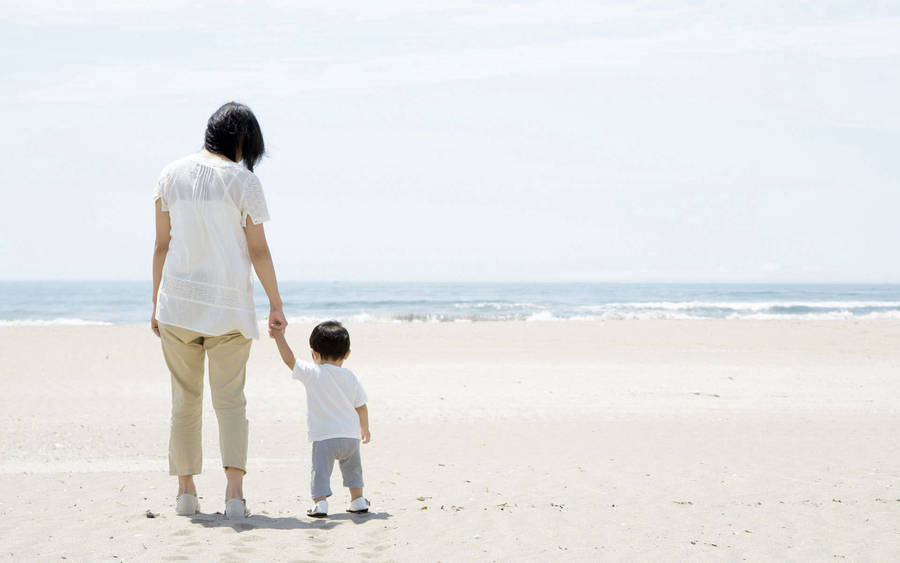 Preview Wallpaper Baby, Mother, Walking, Beach Wallpaper