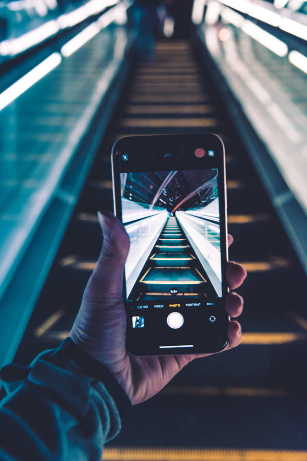 Preview Wallpaper Phone, Smartphone, Hand, Escalator, Photo Wallpaper