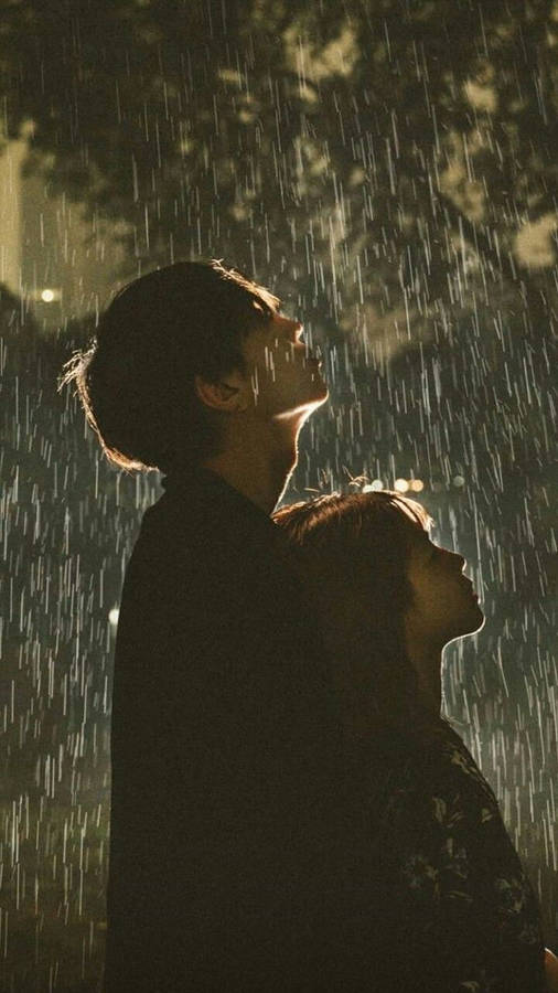 Rain Couple Night Wallpaper