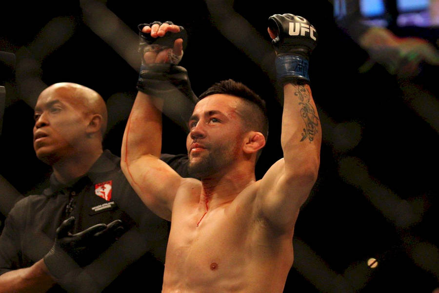 Referee Winning Pedro Munhoz Wallpaper