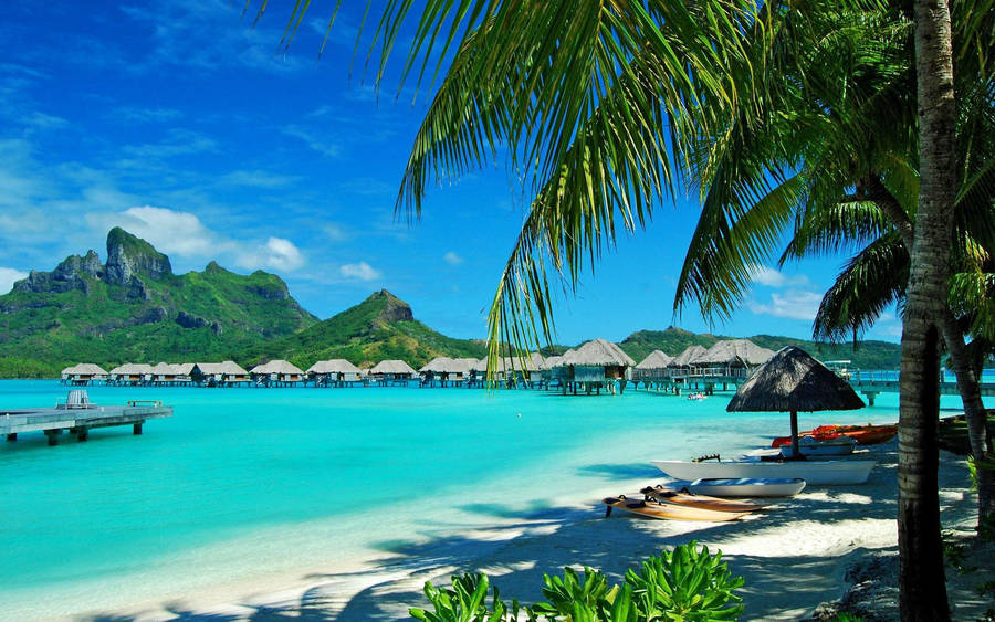 Relax In Paradise At A Hawaii Coast Resort Wallpaper