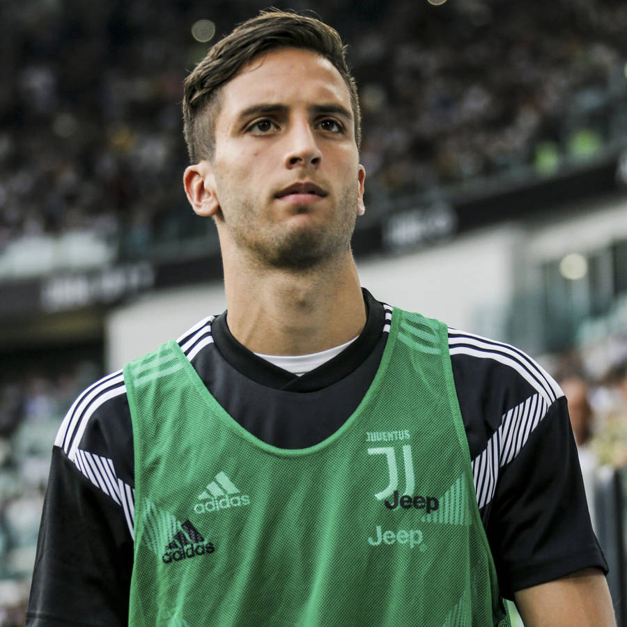 Rodrigo Bentancur Wearing Green Jersey Wallpaper