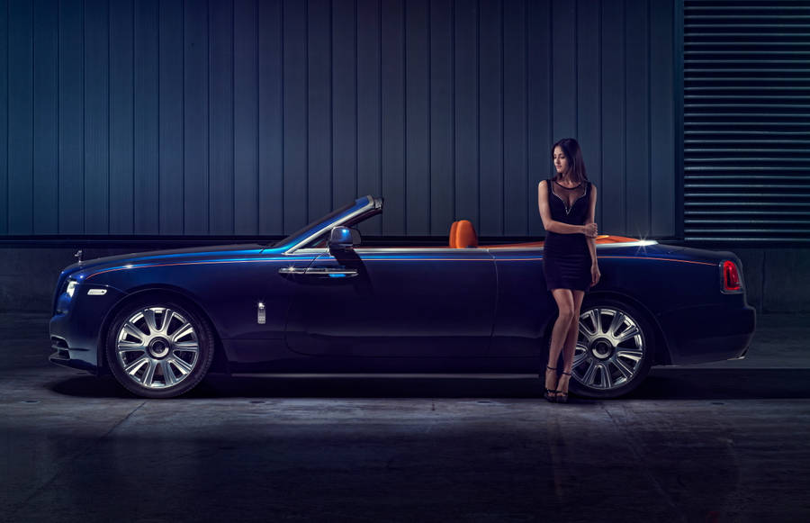Rolls-royce 4k Dawn With Woman Wallpaper