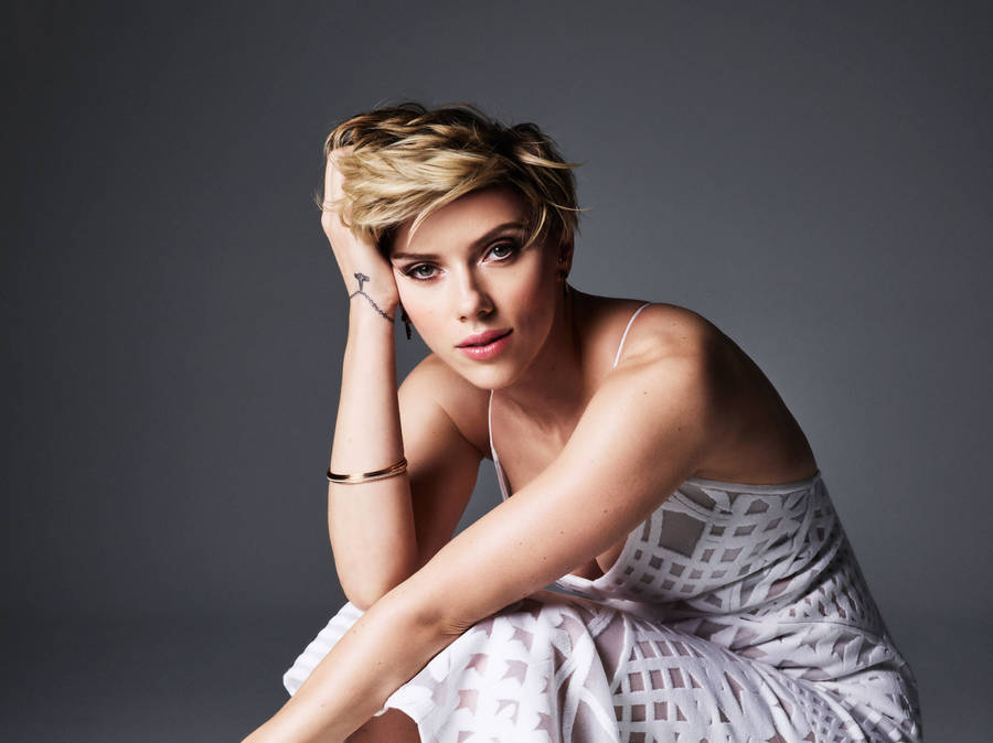 Scarlett Johansson Looking Beautiful In A White Dress Wallpaper
