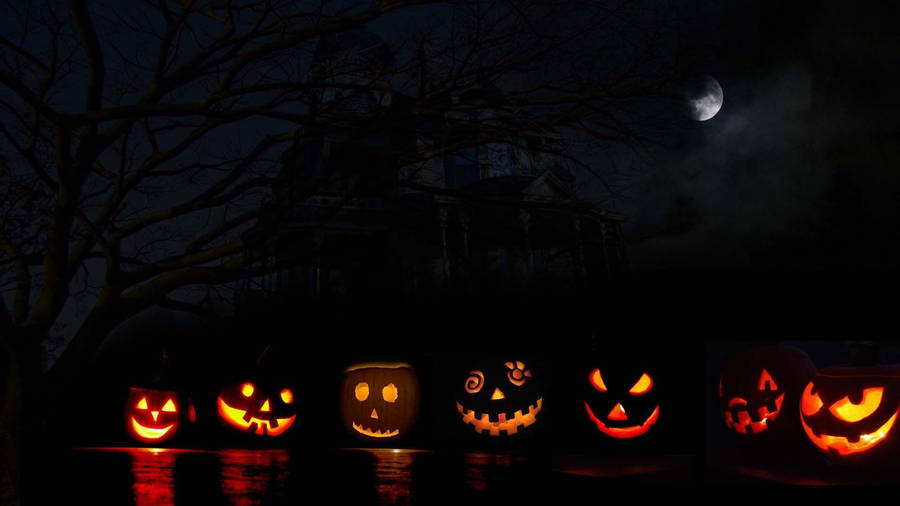 Scary Jack-o-lantern Lurks In The Night Wallpaper