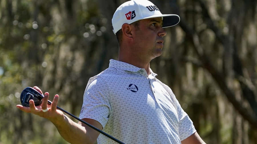 Scott Piercy Holding Golf Club Wallpaper