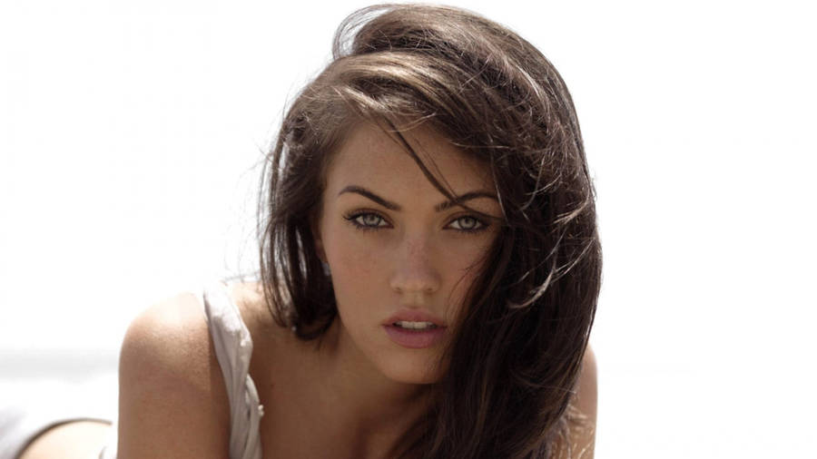 Sexy Brunette Actress Megan Fox Wallpaper