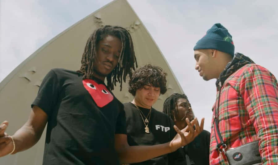 Shoreline Mafia Bring The Energy And Heat Onstage! Wallpaper