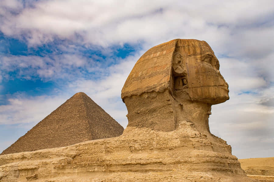 Side View Of The Great Sphinx Of Giza Wallpaper