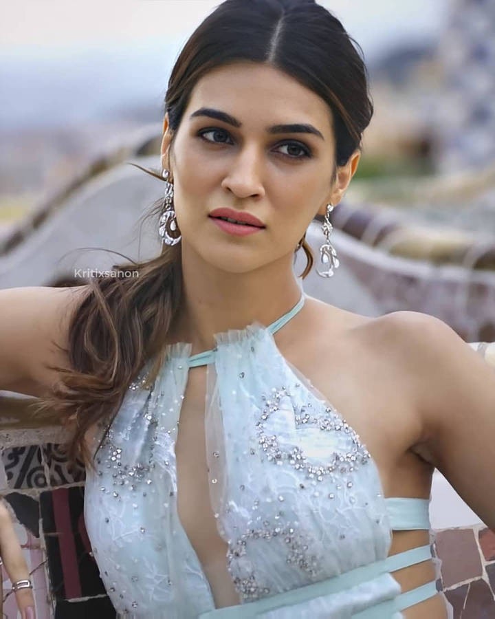 Silver Kriti Sanon Hd Wallpaper