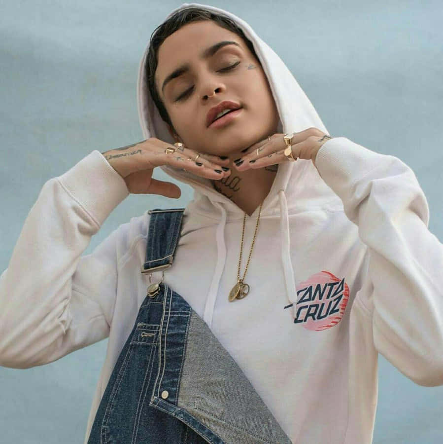 Singer-songwriter Kehlani Dazzling In A Spectacular Show. Wallpaper