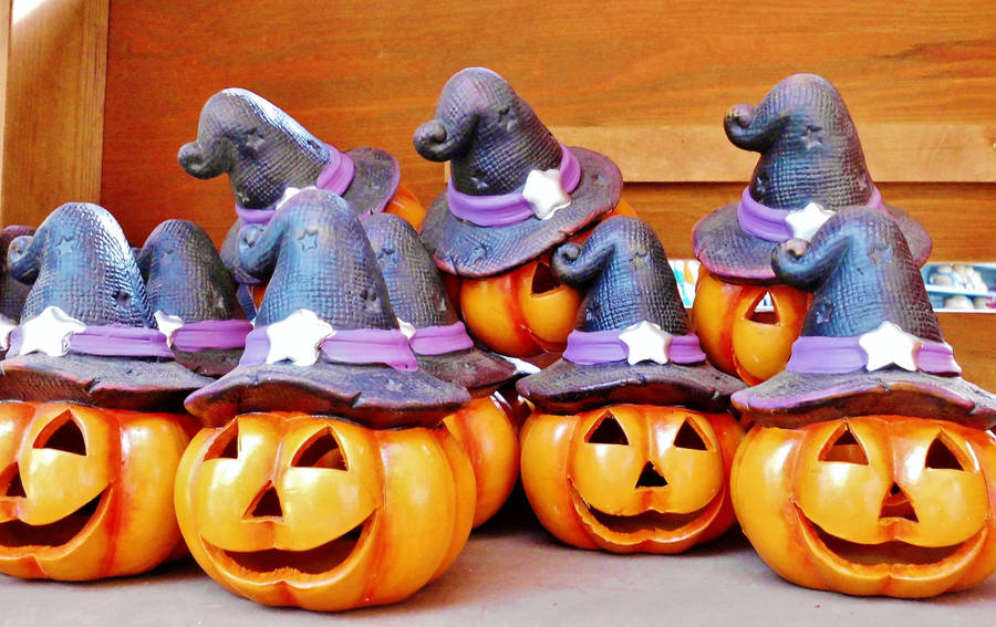 Smiling Pumpkins Figurines Halloween Wallpaper