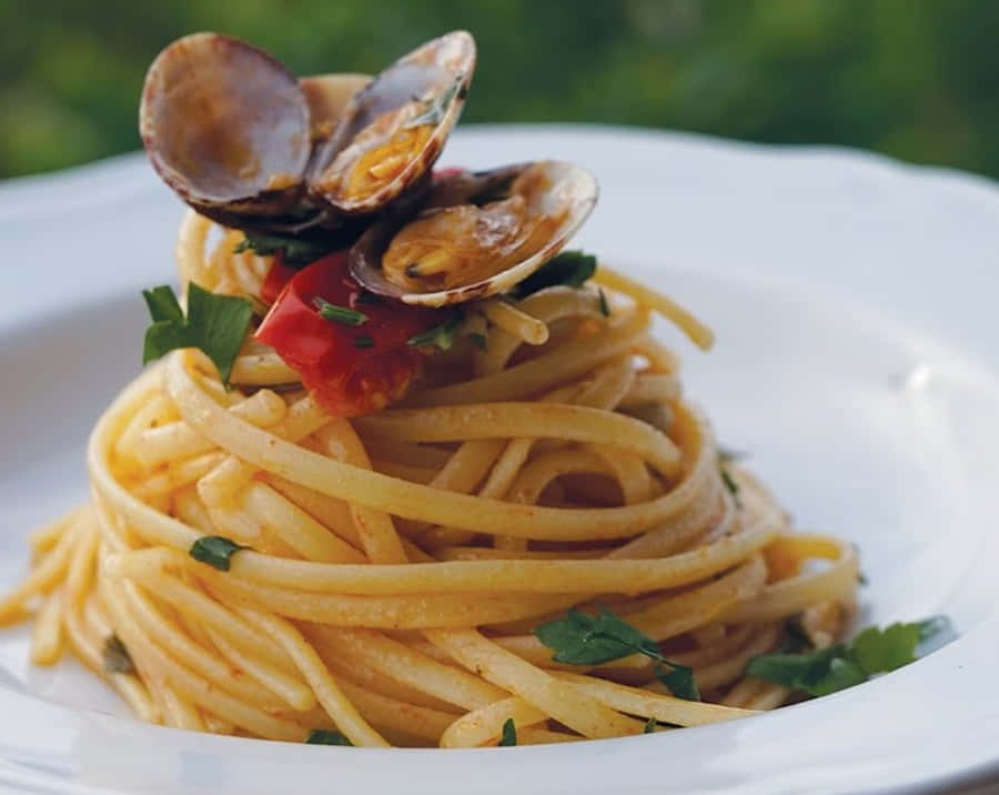 Spaghetti Alla Vongole In Beautiful Plating Wallpaper