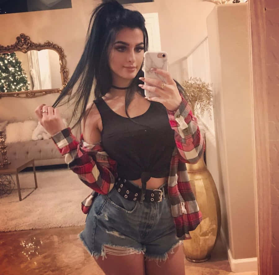 Sssniperwolf Mirror Selfie Wallpaper