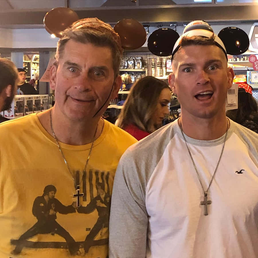 Stephen Thompson Demonstrating A Roundhouse Kick Wallpaper