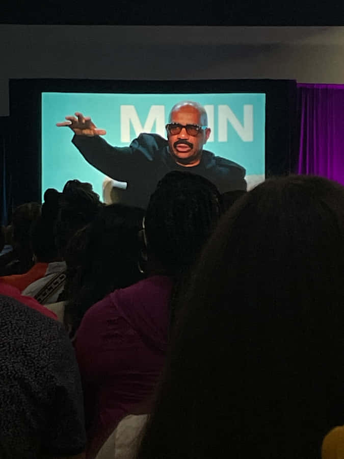 Steve Harvey On Tv Wearing Sunglasses Wallpaper