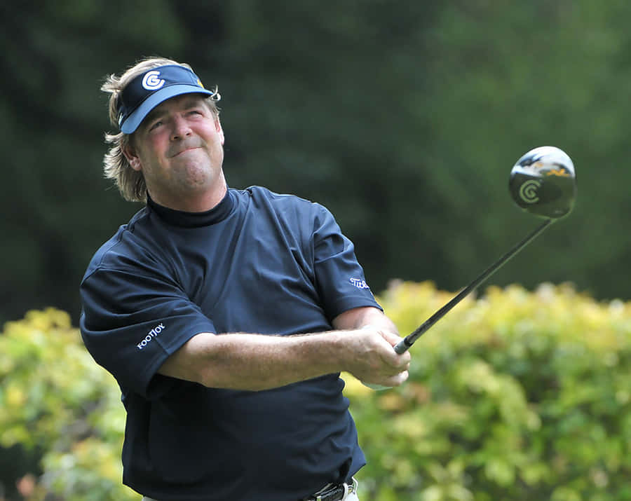 Steve Lowery Looking Up At Golf Ball Wallpaper