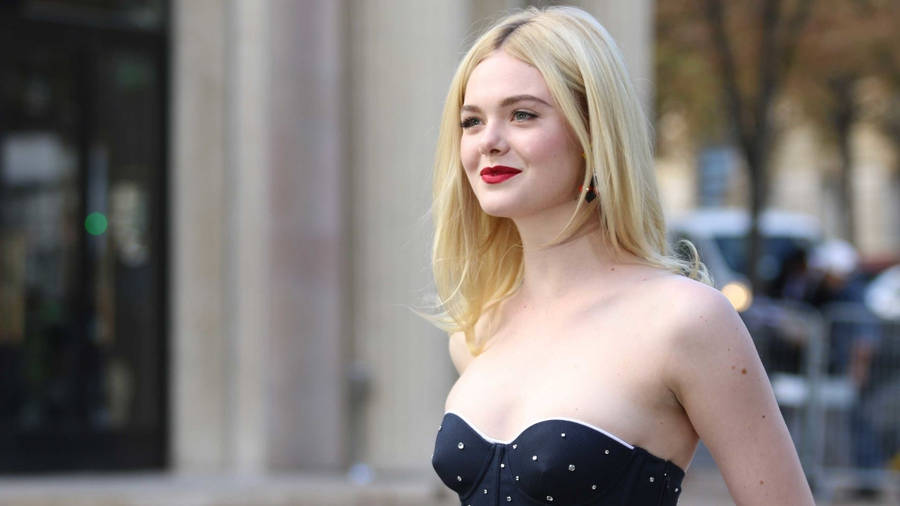 Stunning Elle Fanning Wallpaper