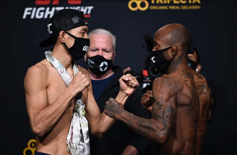 Su Mudaerji And Malcolm Gordon Posing Wallpaper