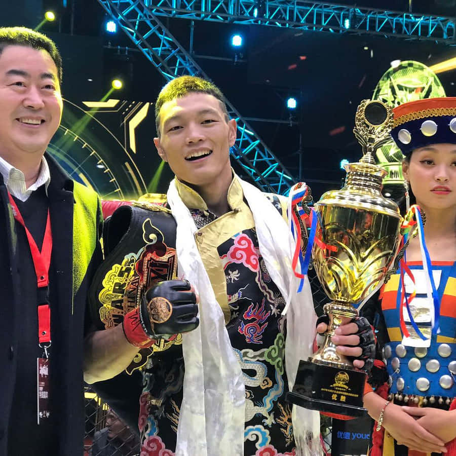 Su Mudaerji With Trophy Wallpaper