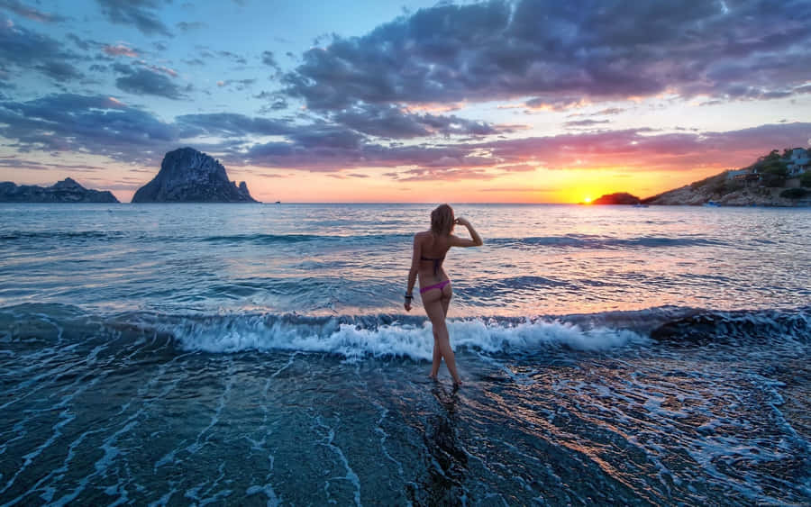 Sunset Swimsuit Model Wallpaper