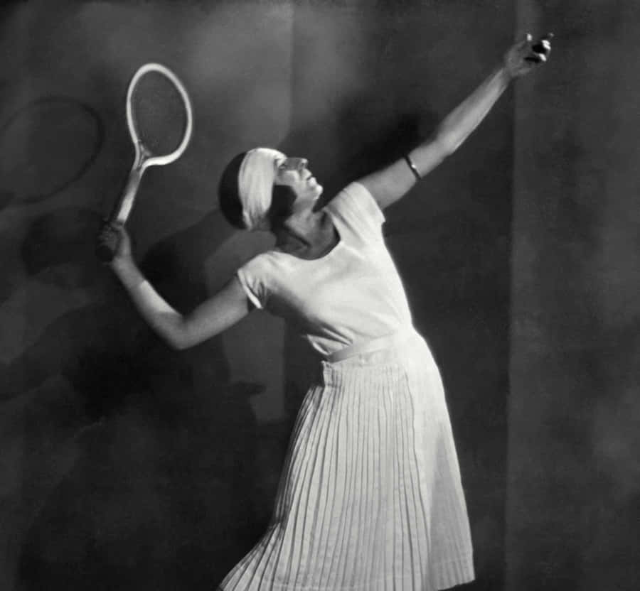 Suzanne Lenglen Service Stance Wallpaper