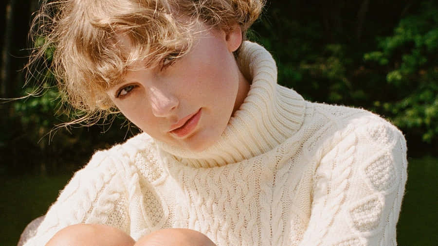 Taylor Swift Folklore Wearing White Cardigan Wallpaper