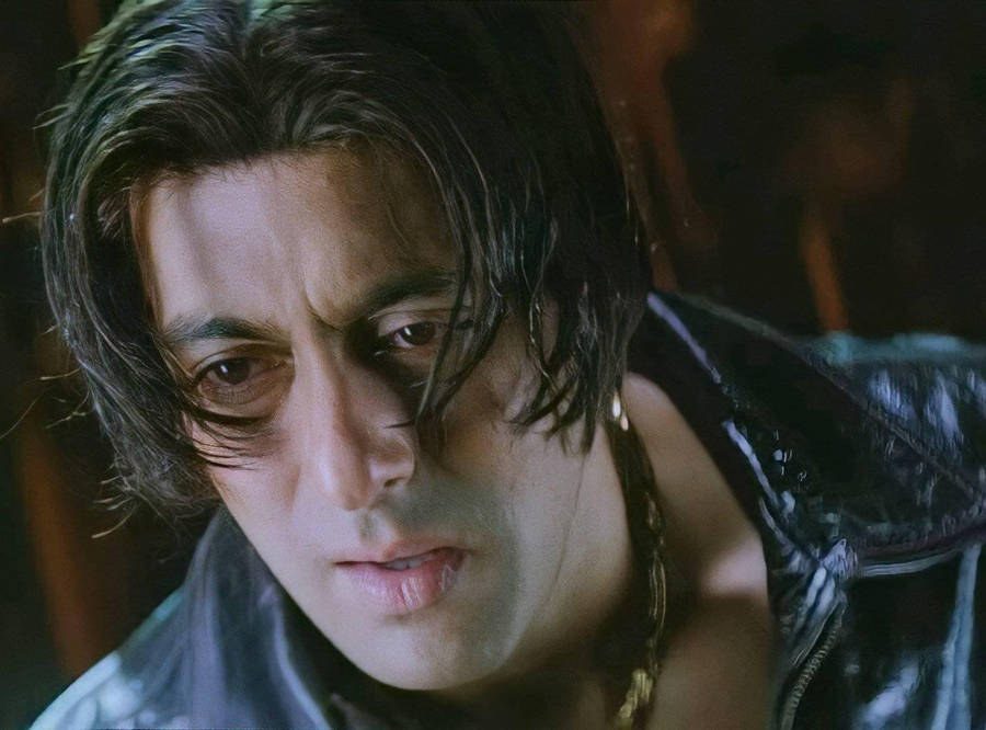 Tere Naam Actor In Shock Wallpaper