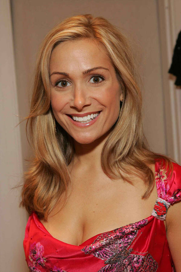 The Bachelorette Jennifer Schefft In Red Wallpaper