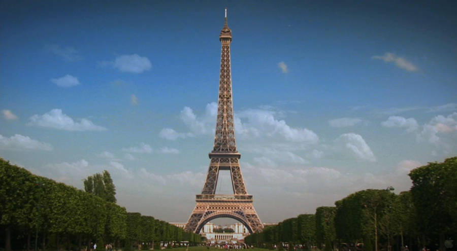 The Famous Eiffel Tower In The Heart Of Paris Wallpaper