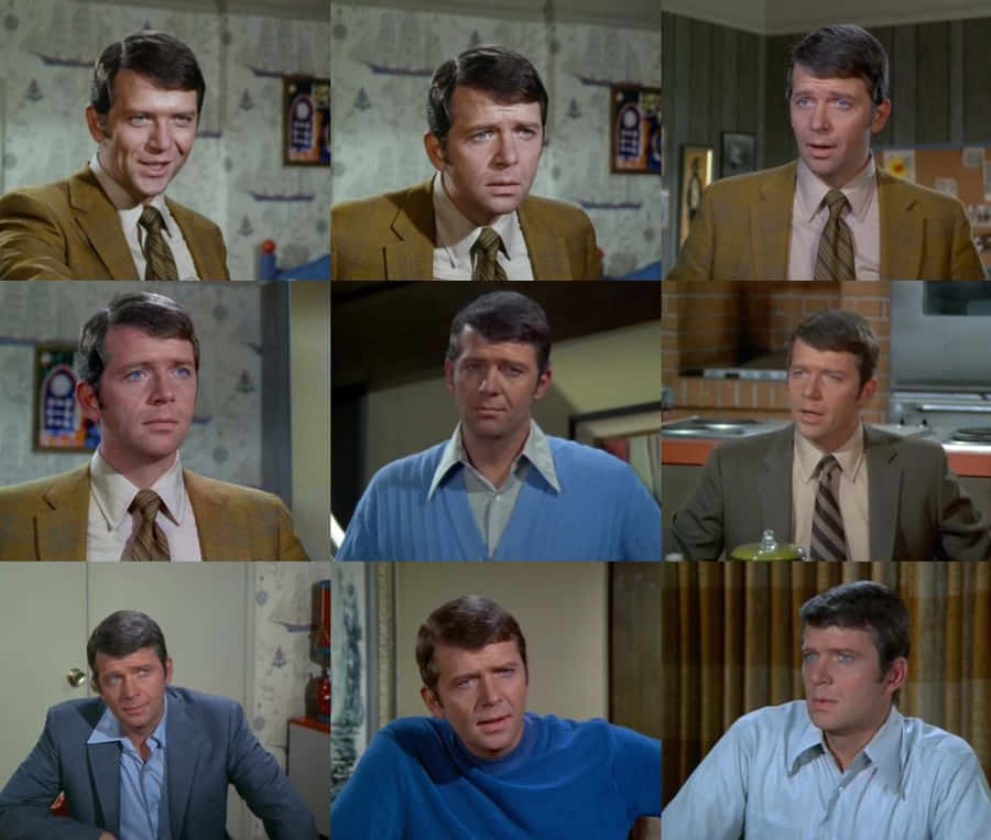The Iconic Brady Bunch Family Portrait Wallpaper