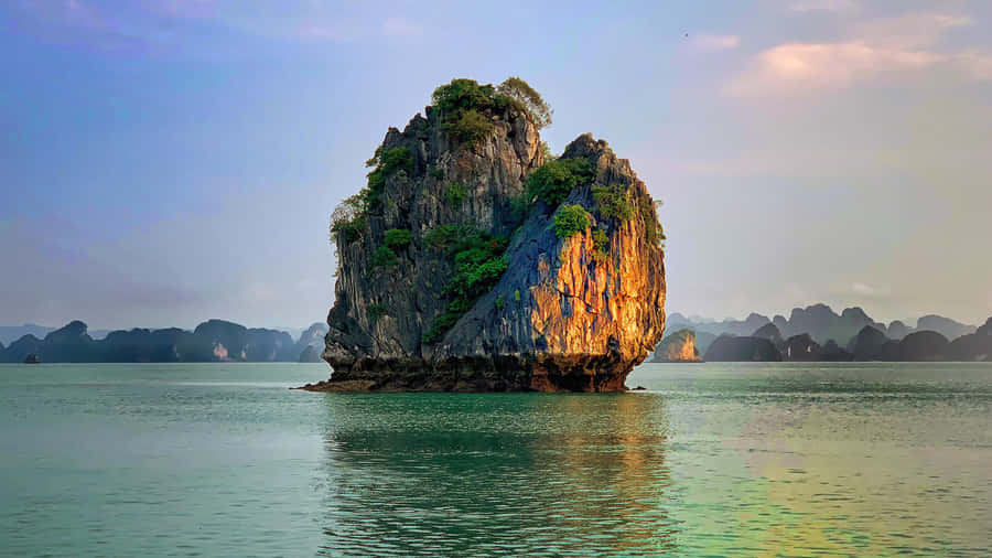 The Massive Islet Of Halong Bay Wallpaper